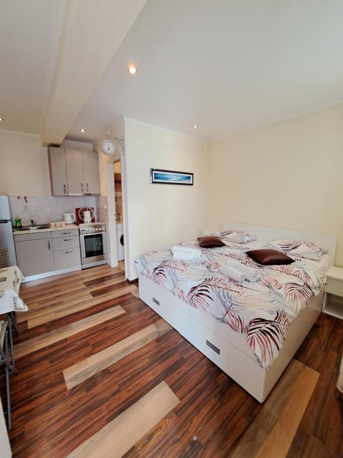 Studio Apartment Nina Novigrad Istria Exterior foto