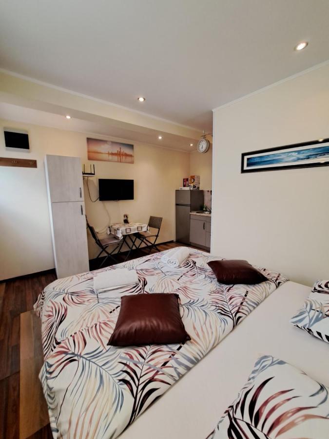Studio Apartment Nina Novigrad Istria Exterior foto