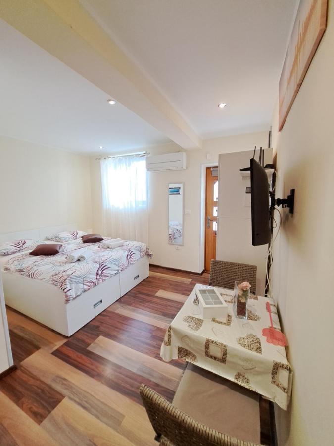 Studio Apartment Nina Novigrad Istria Exterior foto