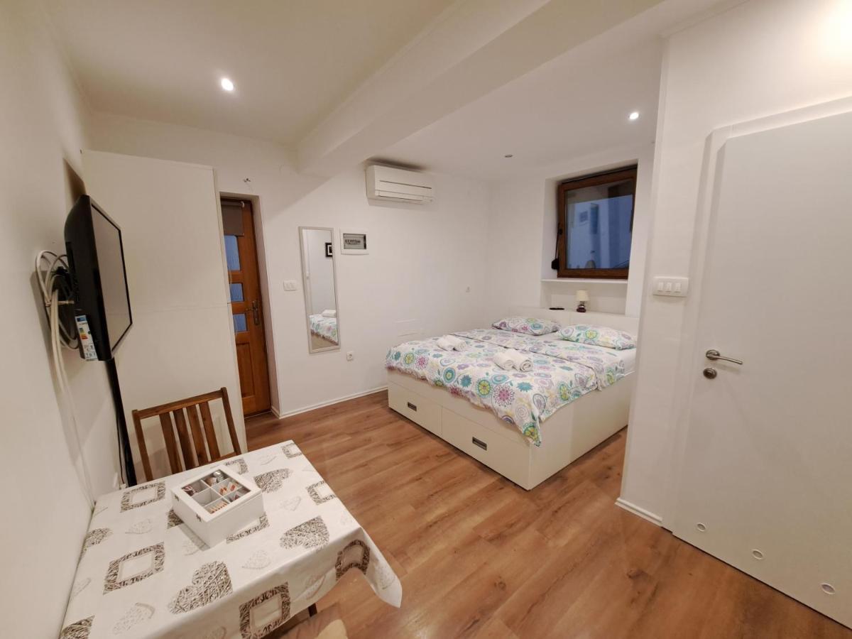 Studio Apartment Nina Novigrad Istria Exterior foto